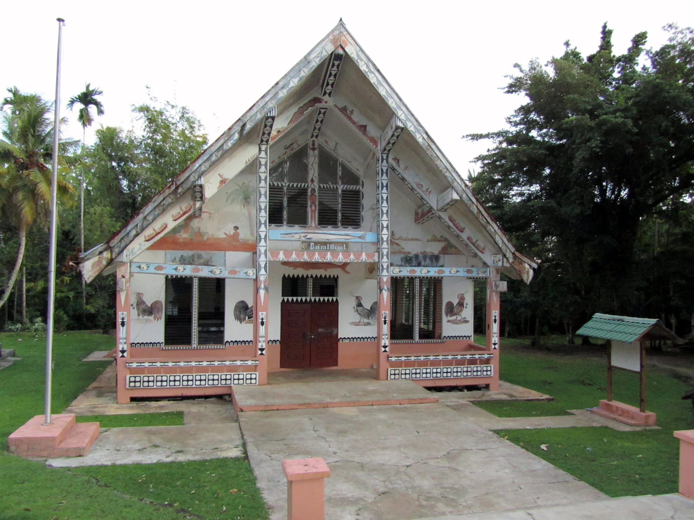 Palauan bai (men's meeting house).