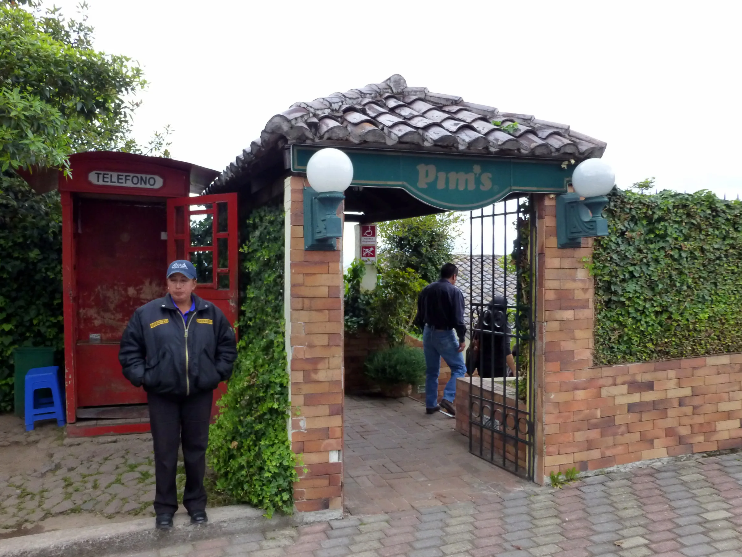 Our luncheon restaurant Pim's, near the top of El Panecillo, 3,016 meters above sea level. Good food.