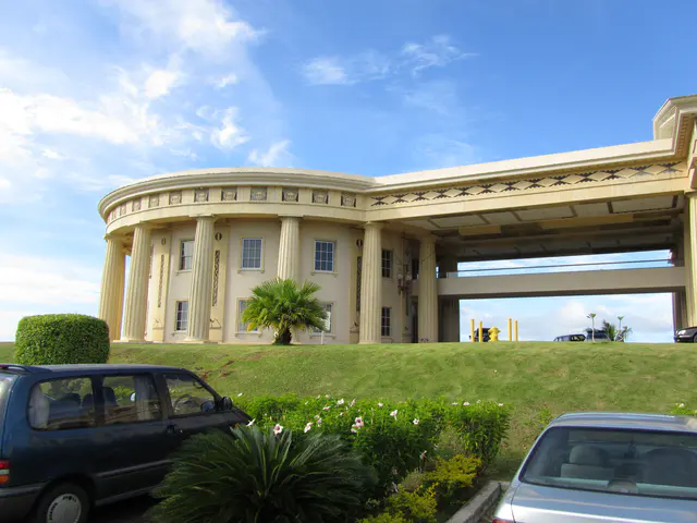 Looking toward the foreign ministry.