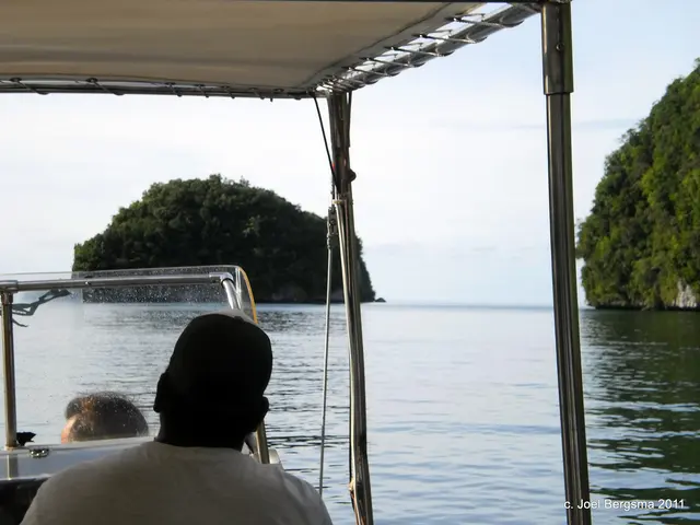 2011-01-15 Rock Islands by boat (10).JPG