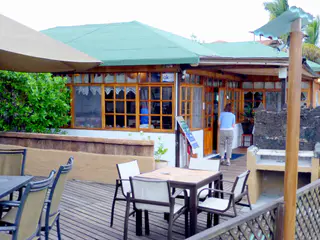 Marybeth enters the restaurant.